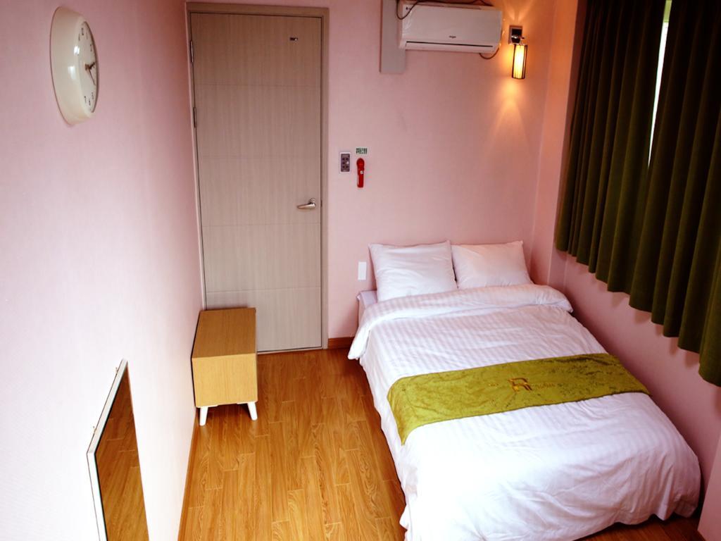 Jeju R Hotel&Guesthouse Chambre photo