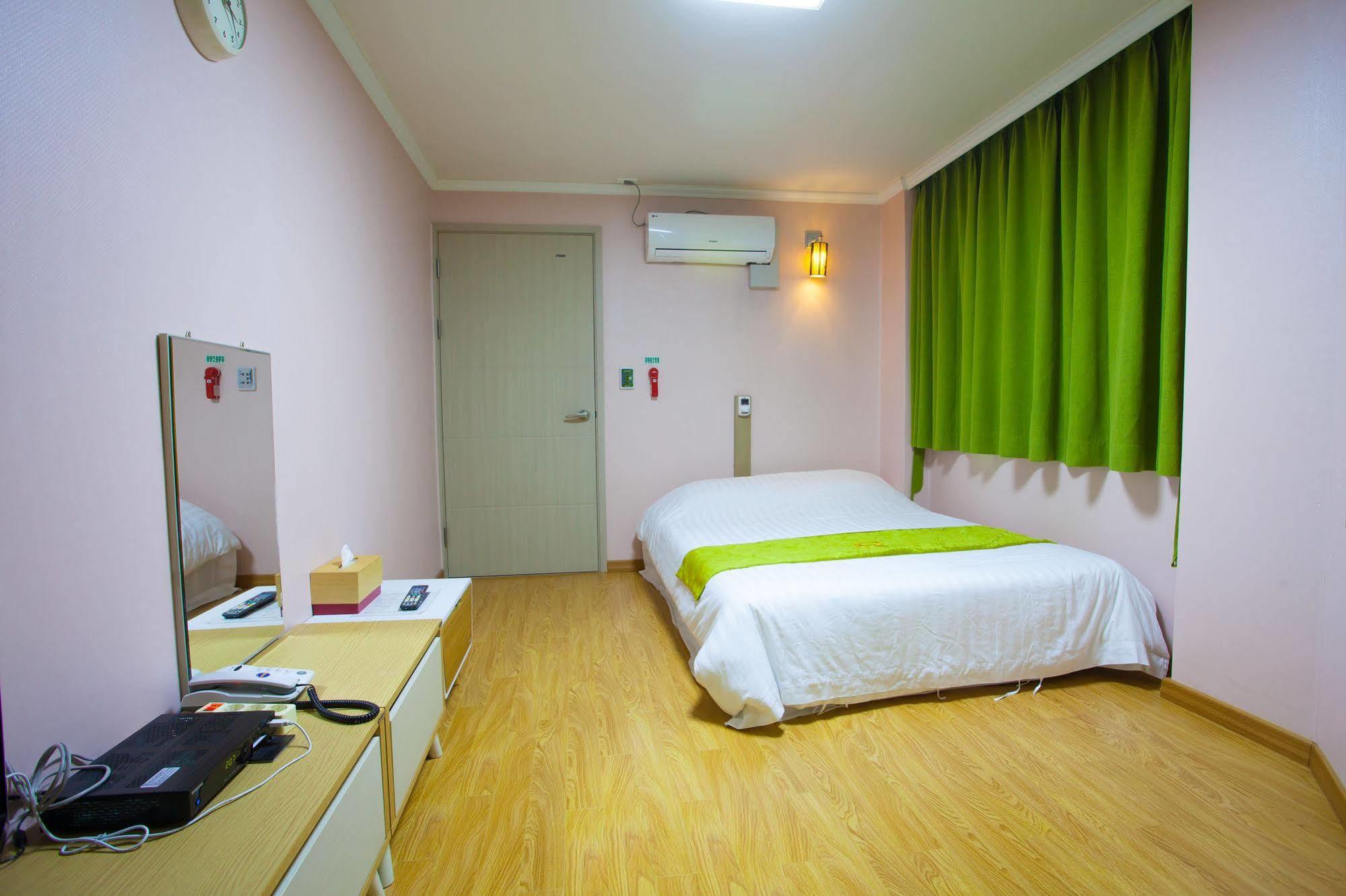 Jeju R Hotel&Guesthouse Extérieur photo