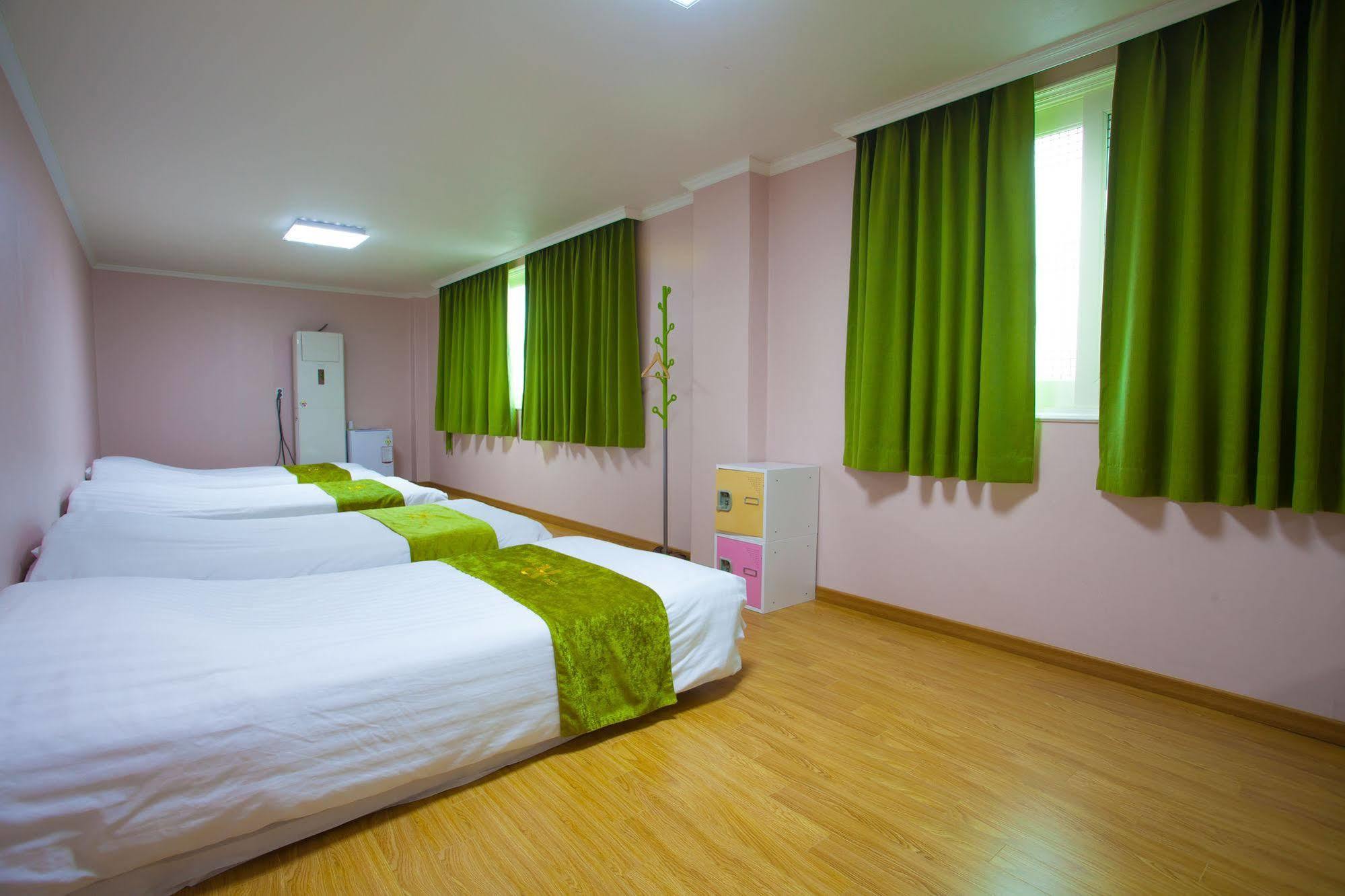Jeju R Hotel&Guesthouse Extérieur photo